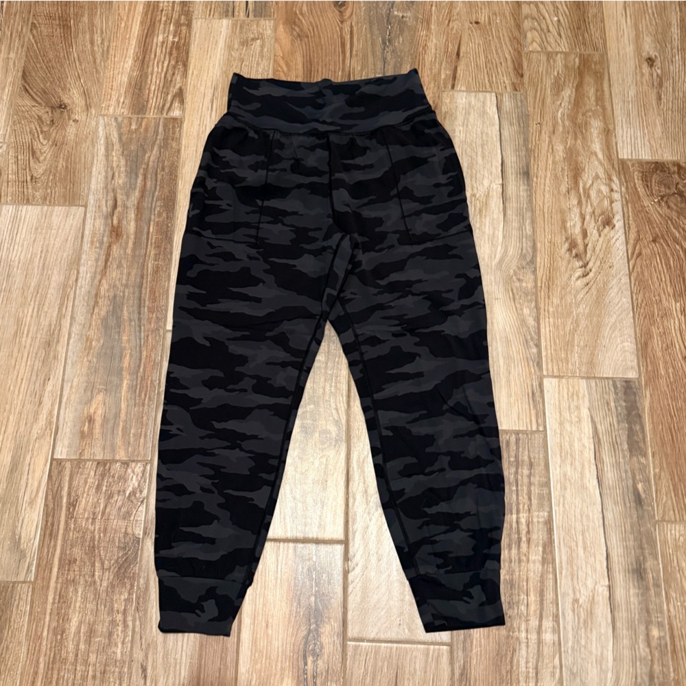 Athleta Salutation Camo Jogger - Picture 2 of 4